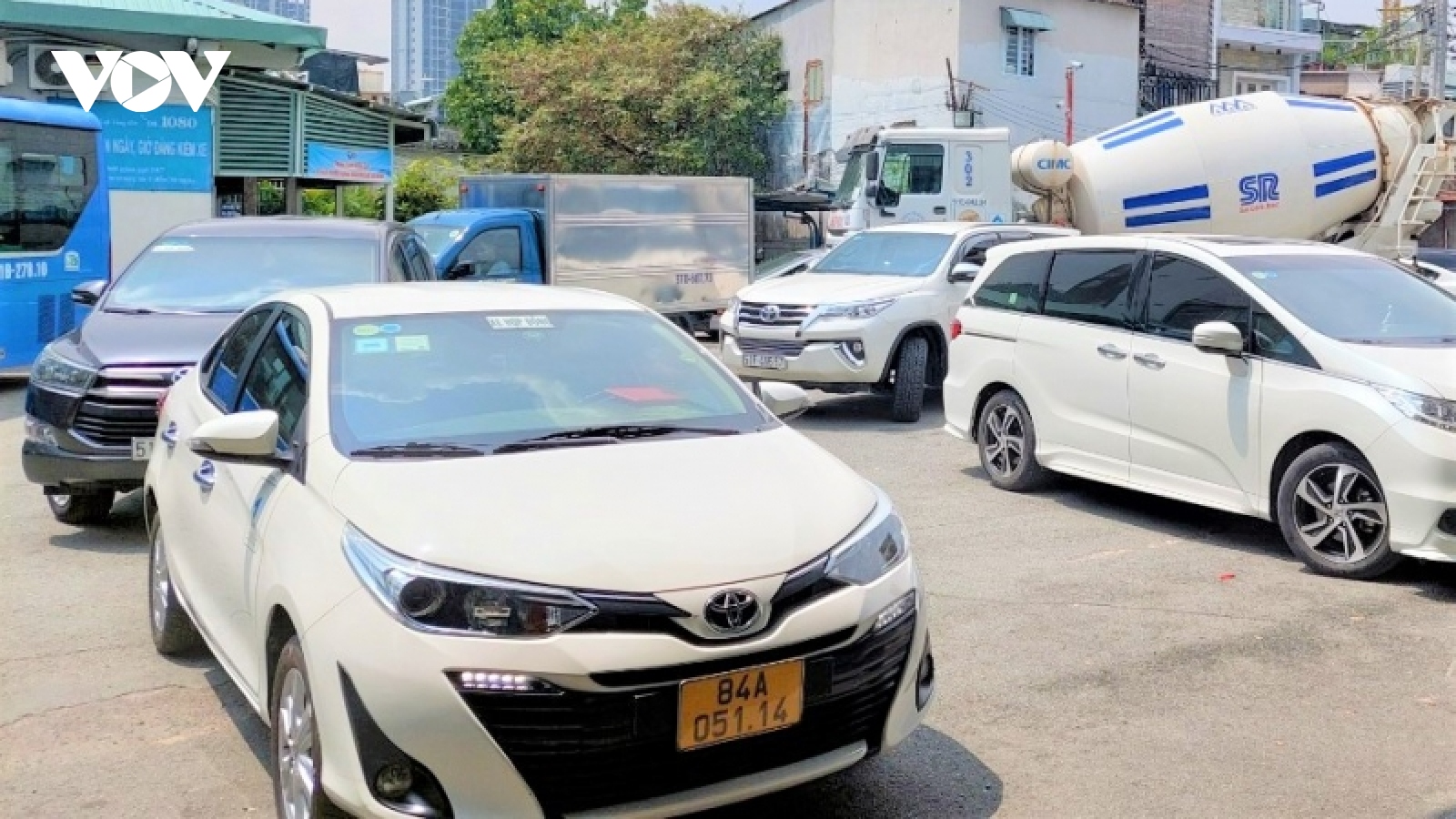 CSGT TP.HCM làm việc đến 22h mỗi ngày để cấp đổi biển số vàng cho xe kinh doanh vận tải