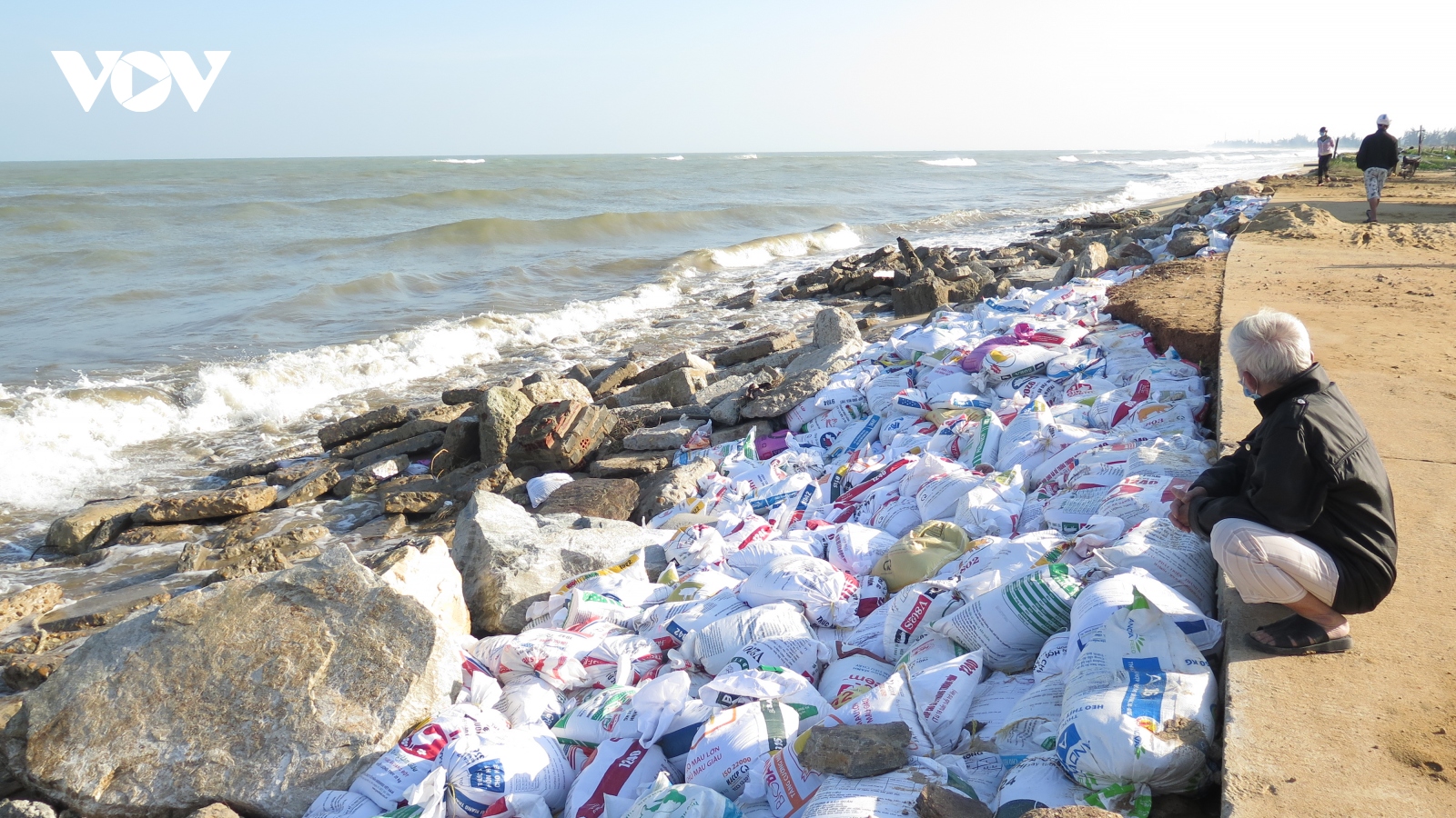 Biển xâm thực, đe dọa làng chài ở Quảng Ngãi