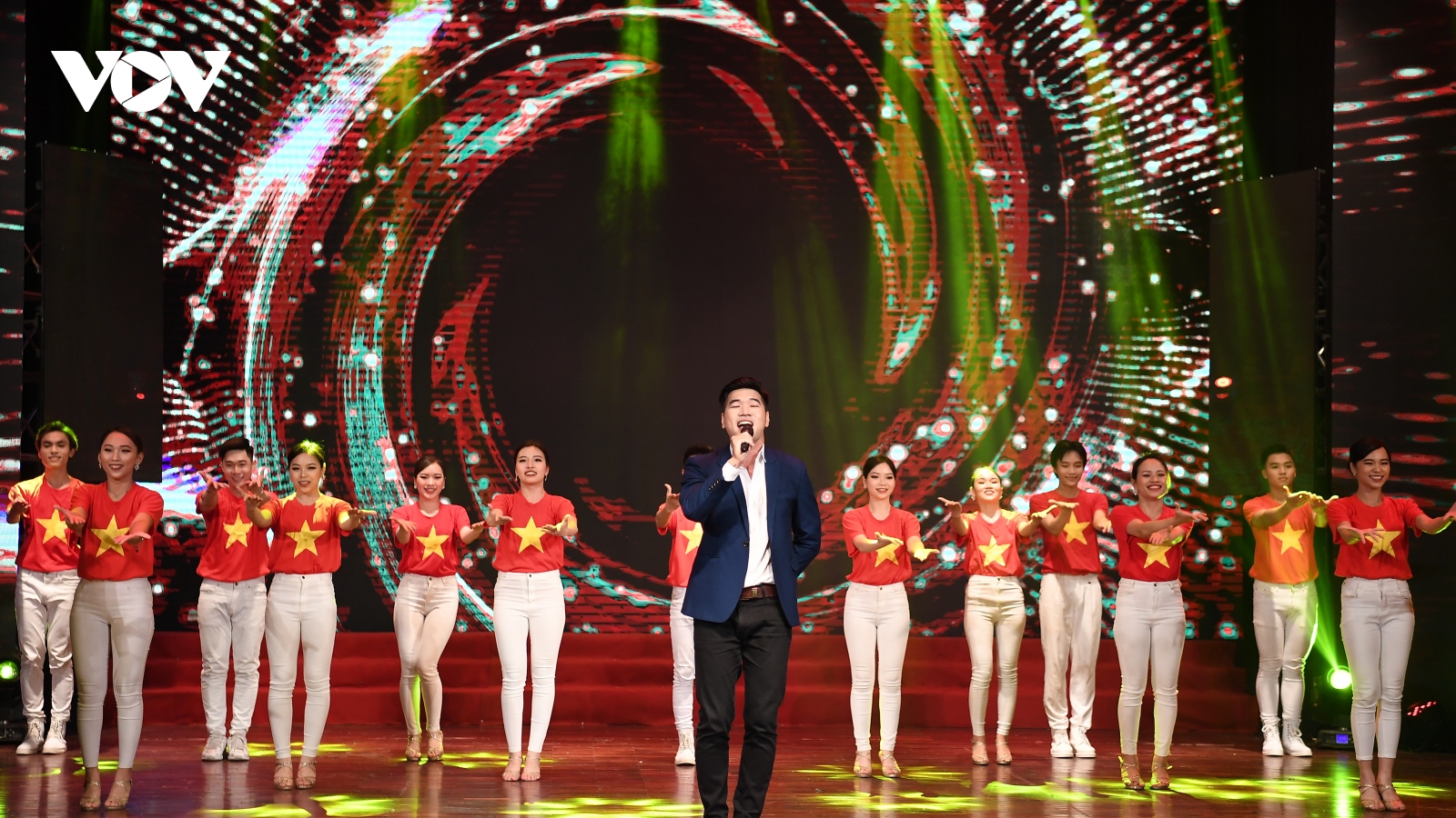 Đêm công diễn các ca khúc xuất sắc nhất của cuộc thi "Hát lên Việt Nam"