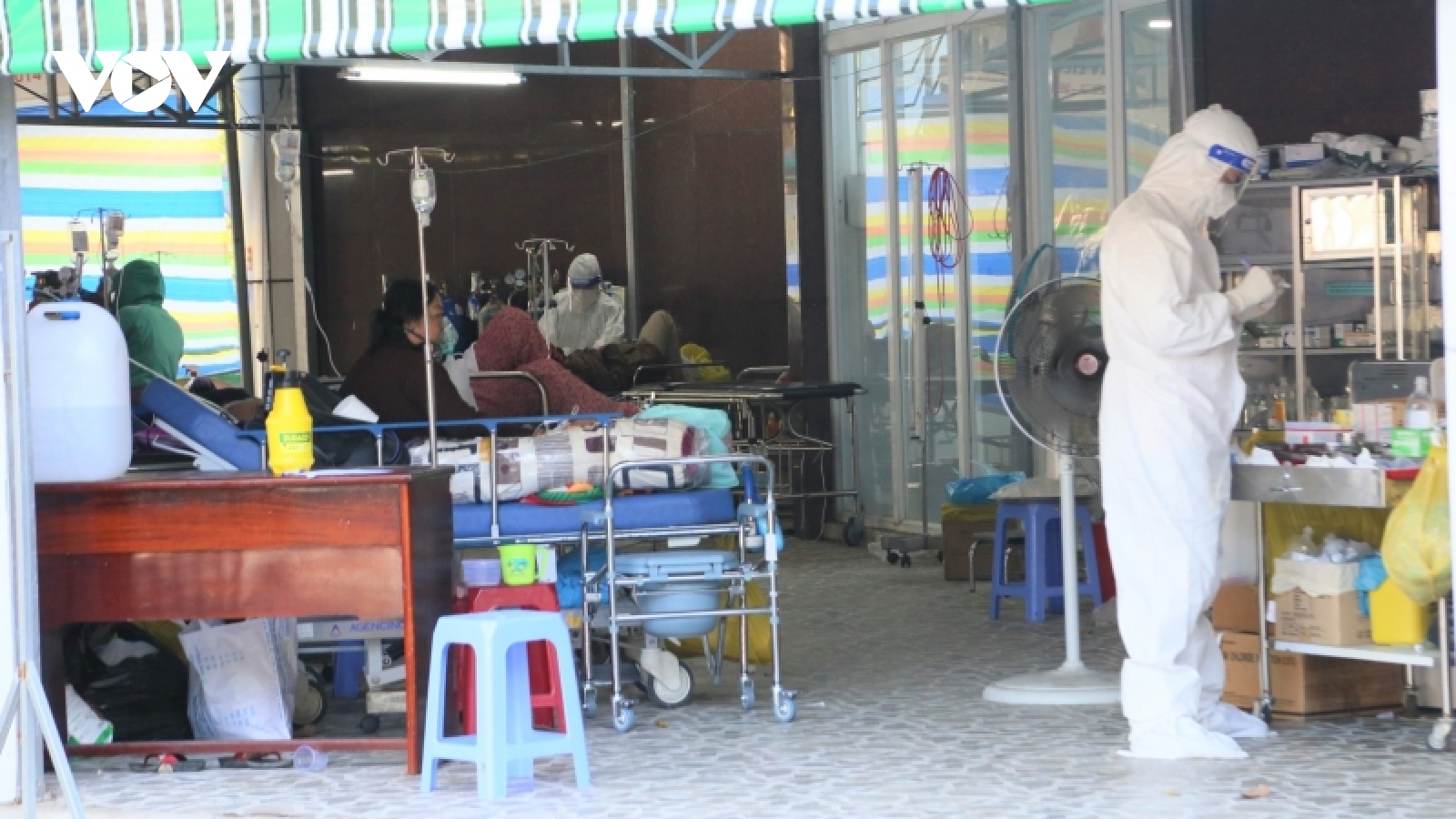 Cần Thơ bổ sung trang thiết bị khi tầng điều trị bệnh nhân COVID-19 nặng quá tải