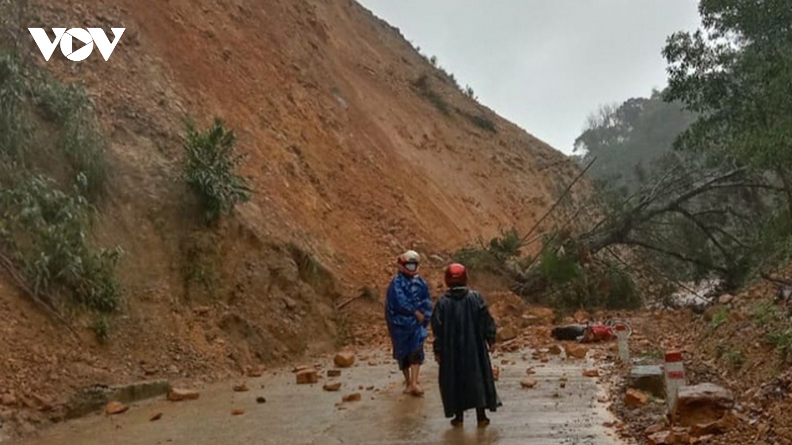 Các tỉnh bắc miền Trung bị sạt lở, ngập lụt cục bộ do mưa lớn liên tiếp