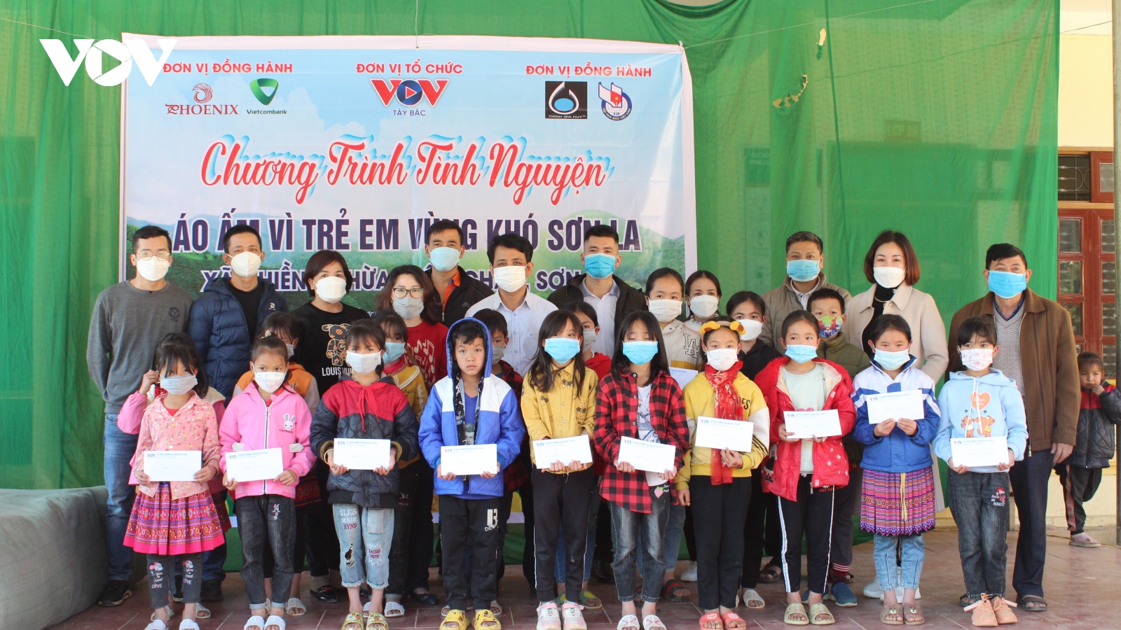 VOV Tây Bắc trao gửi yêu thương đến học sinh khó khăn nơi biên giới Mộc Châu