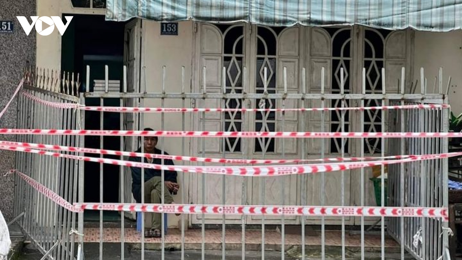 Lãnh đạo Đà Nẵng yêu cầu dừng việc lấy rào sắt chặn nhà F1