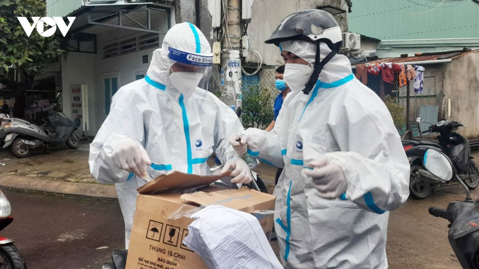 Trao 6.000 túi thuốc an sinh tặng người mắc Covid-19 đang điều trị tại nhà