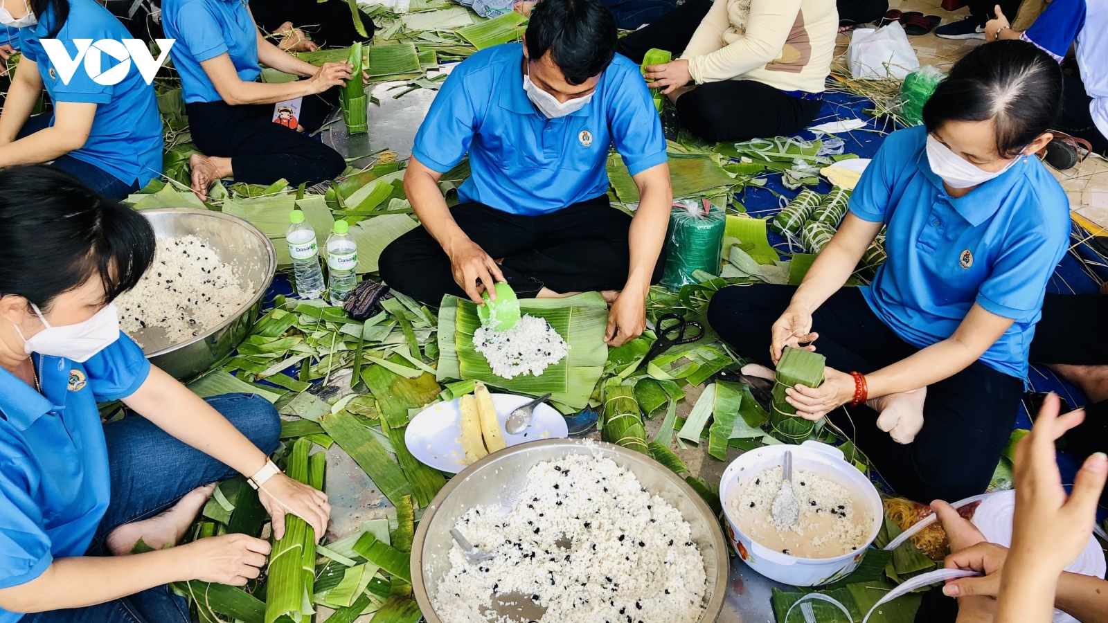 1.000 đòn bánh Tét sẻ chia nơi tuyến đầu chống dịch