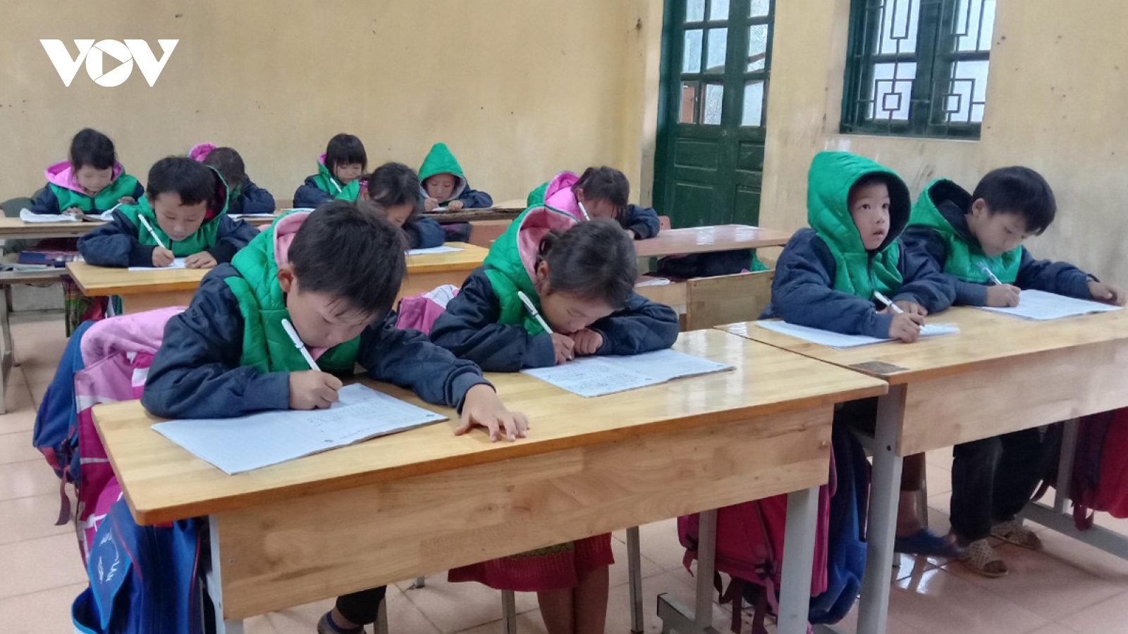 Nhiều địa phương cho học sinh nghỉ học vì dịch phức tạp và rét đậm, rét hại