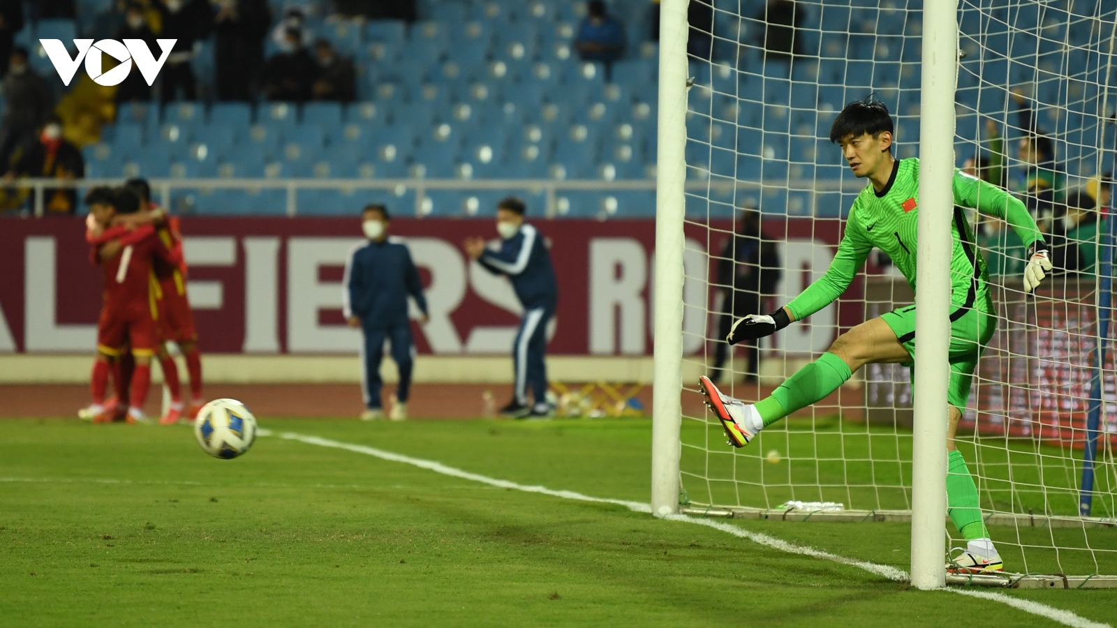 Thủ môn ĐT Trung Quốc ngỡ ngàng vì phải "làm nền" cho siêu phẩm của Phan Văn Đức