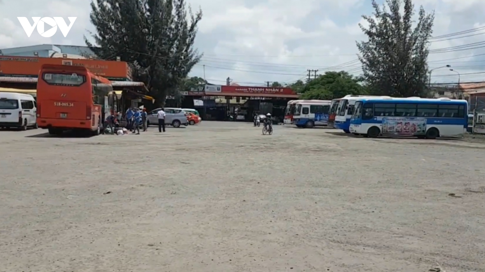 Giá xăng dầu liên tục tăng, DN vận tải chưa dám tăng giá