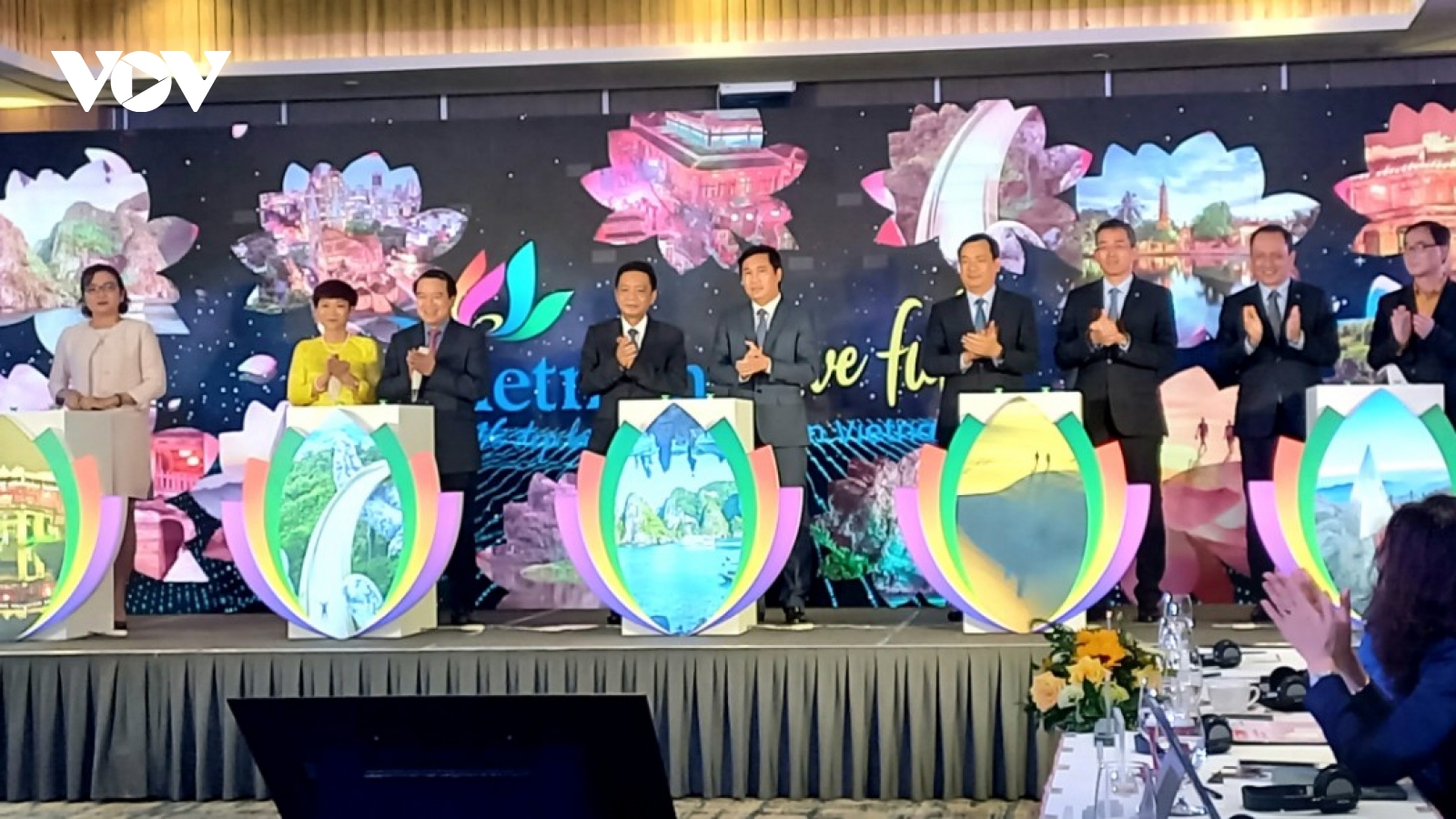 Mở lại hoạt động du lịch: "Việt Nam - Trải nghiệm trọn vẹn"