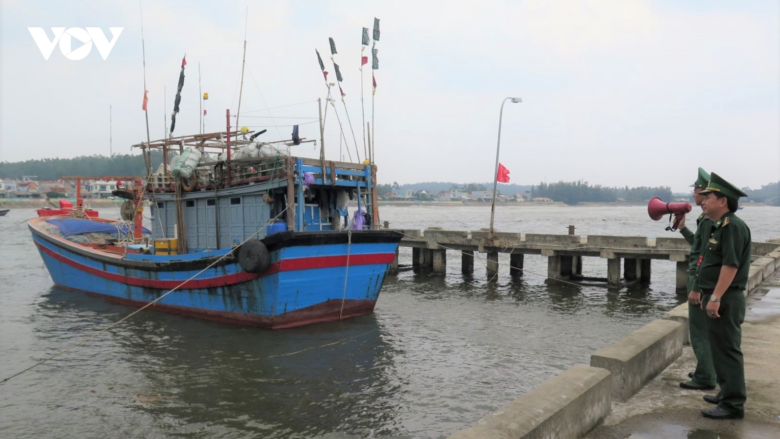 Quảng Ngãi kêu gọi tàu thuyền tránh trú trước diễn biến xấu của thời tiết