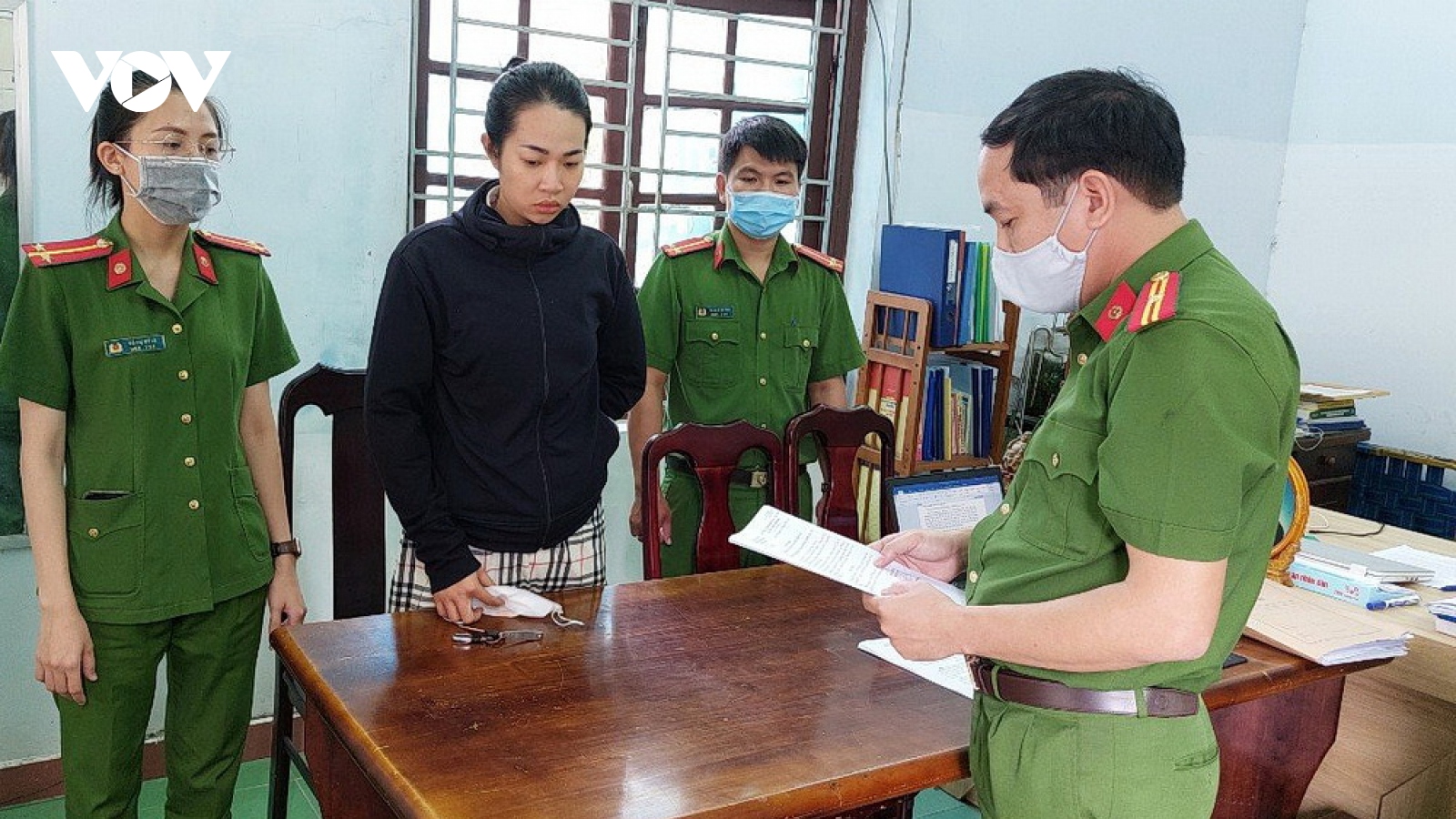 Lừa xin việc cho nhiều người vào sân bay Đà Nẵng để chiếm đoạt tiền