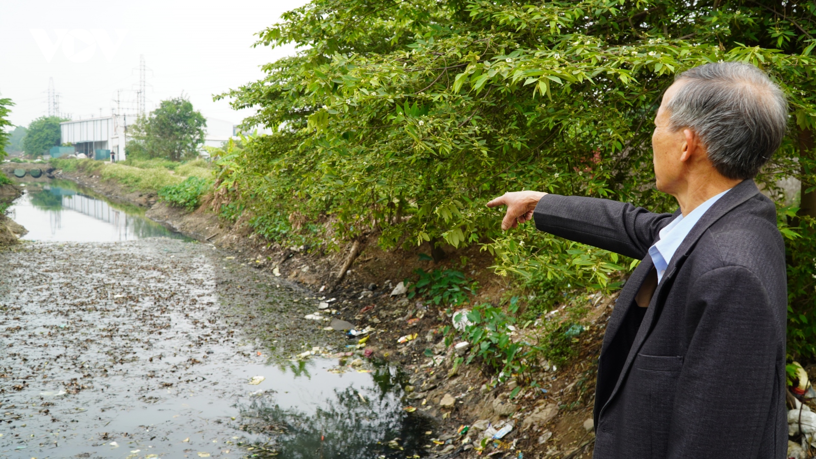 “Dòng kênh chết” cạnh khu công nghiệp Bắc Ninh kêu cứu nhiều năm, cơ quan chức năng ở đâu?