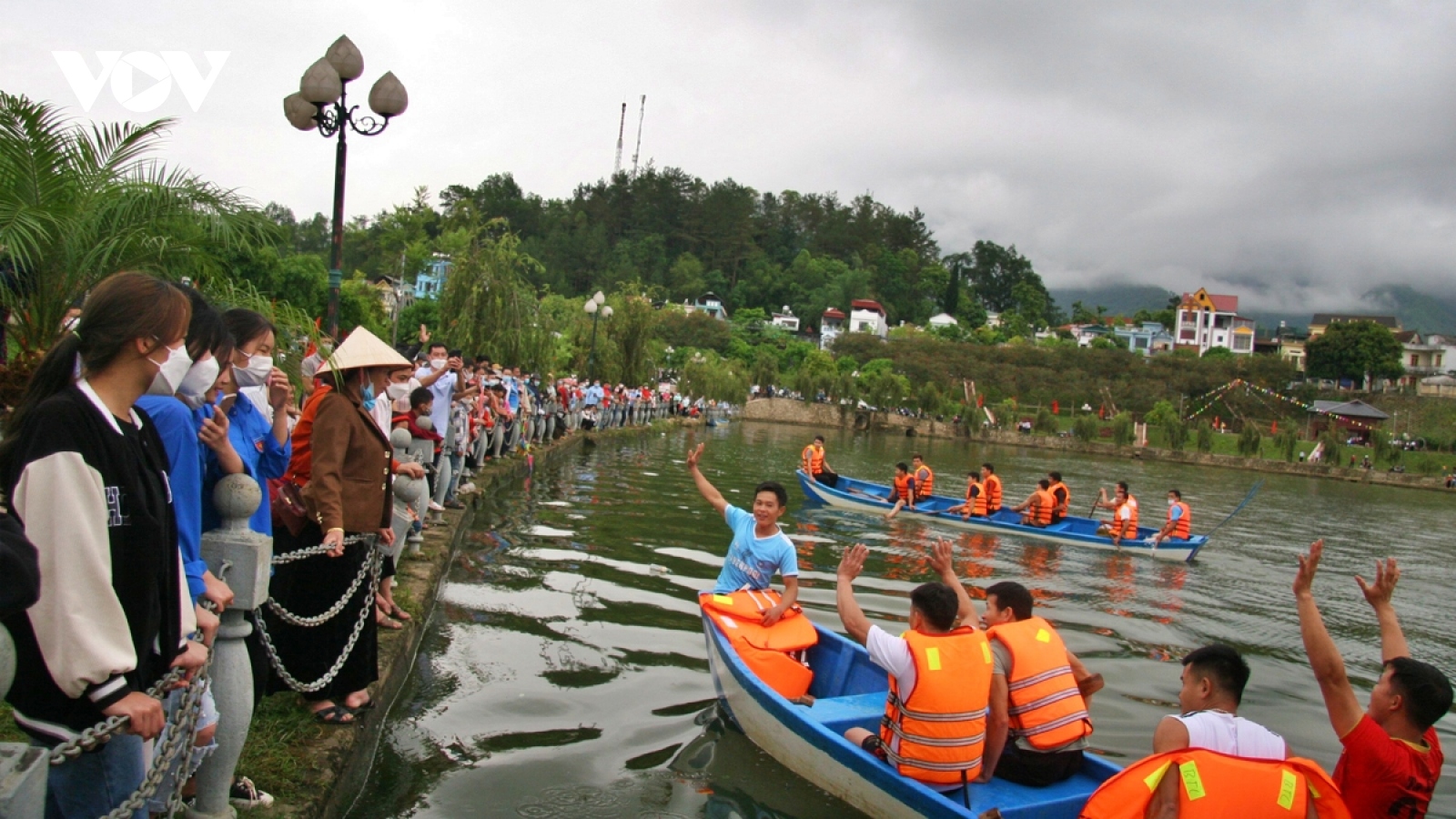 Giải đua thuyền đuôi én: Khơi dậy tinh thần thể thao của đồng bào các dân tộc thiểu số