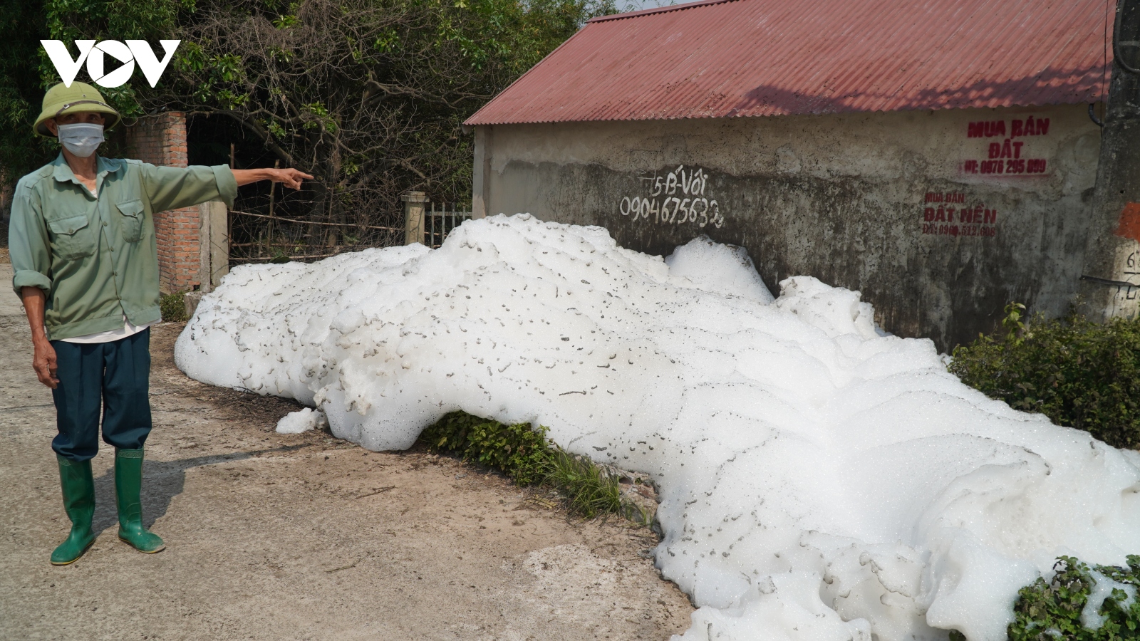Nước tưới tiêu cạnh KCN ở Bắc Ninh ô nhiễm trầm trọng, người dân khốn khổ kêu cứu