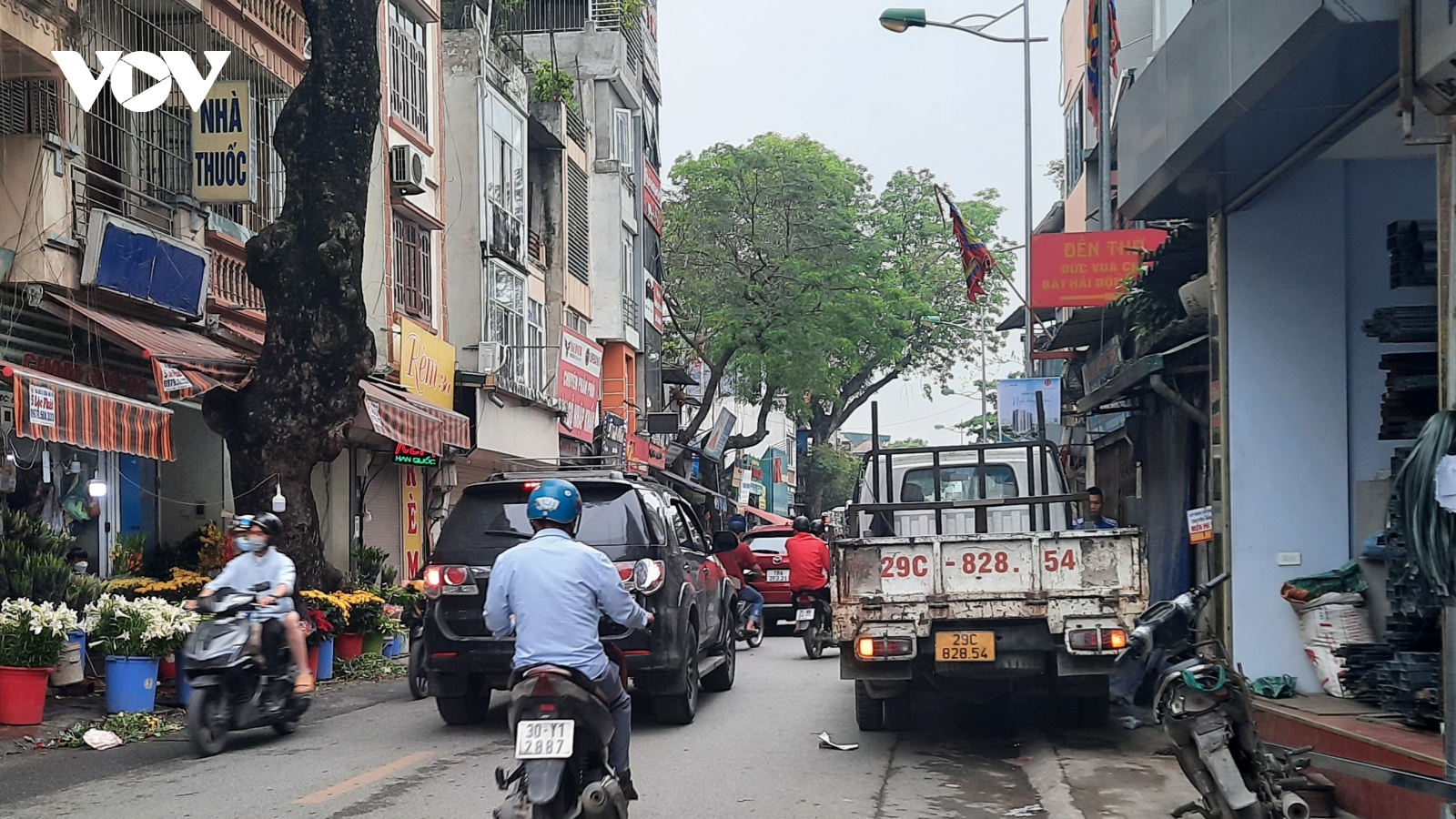 Vỉa hè, lòng đường Hà Nội bị chiếm dụng đến bao giờ?