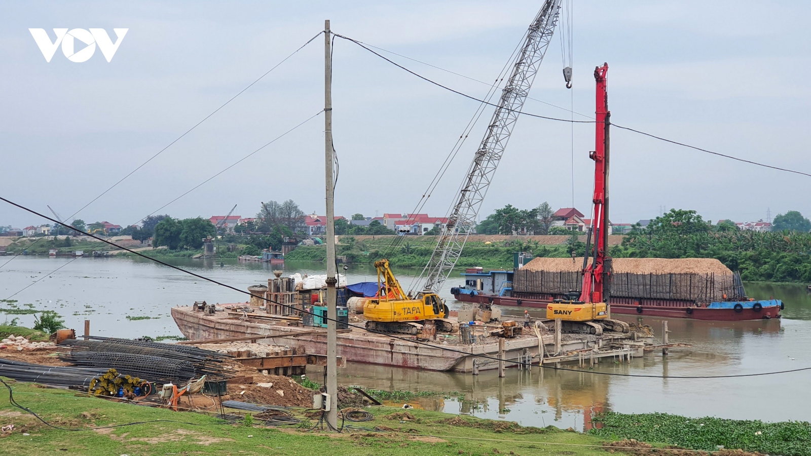 Chưa được cấp phép đã vội vã thi công, dự án cầu Hà Bắc 2 bị “tuýt còi”