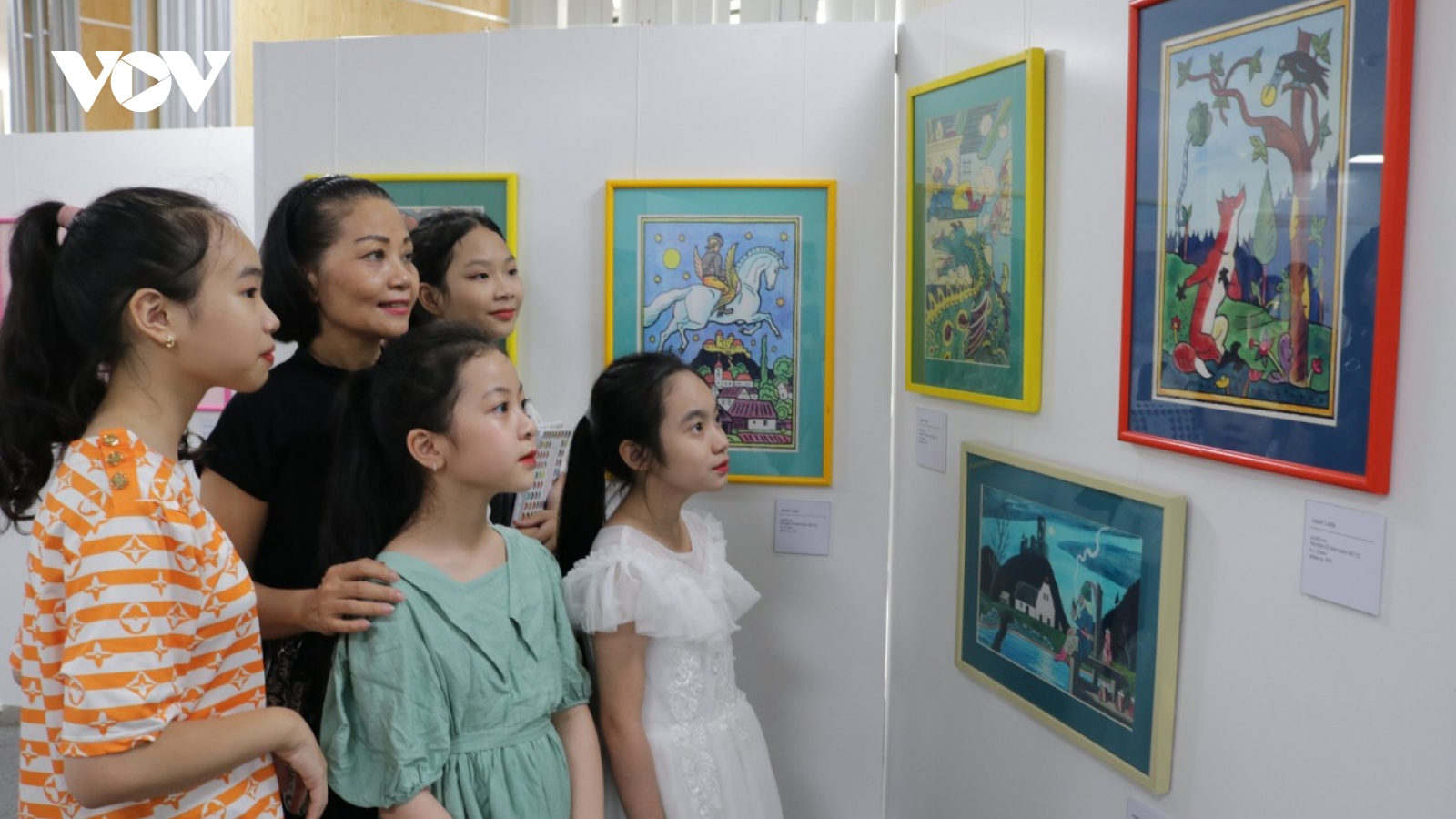 Triển lãm tranh minh họa sách thiếu nhi Cộng hòa Séc tại Hải Phòng