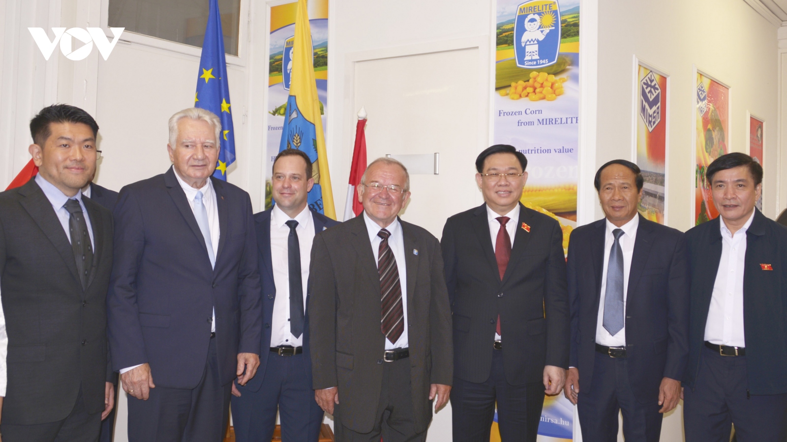 Chủ tịch Quốc hội Vương Đình Huệ thăm Công ty Mirelite Mirsa