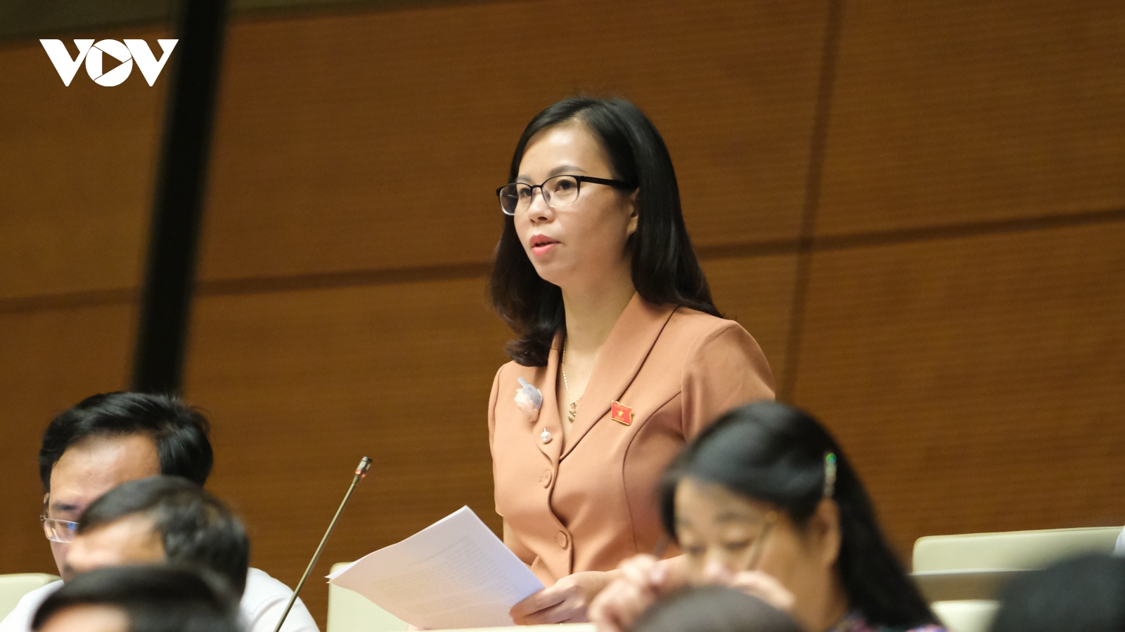 "Phân bón giả tràn lan, giá cao gấp 200%, nông dân đã nghèo còn đeo cái khổ"