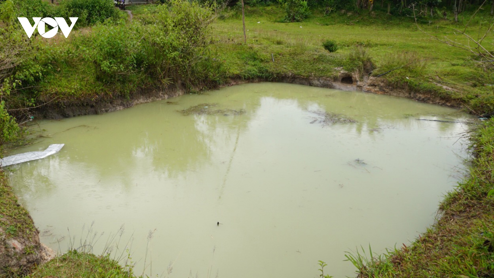 Rủ nhau ra ao cá chơi, 2 em nhỏ ở Kon Tum đuối nước