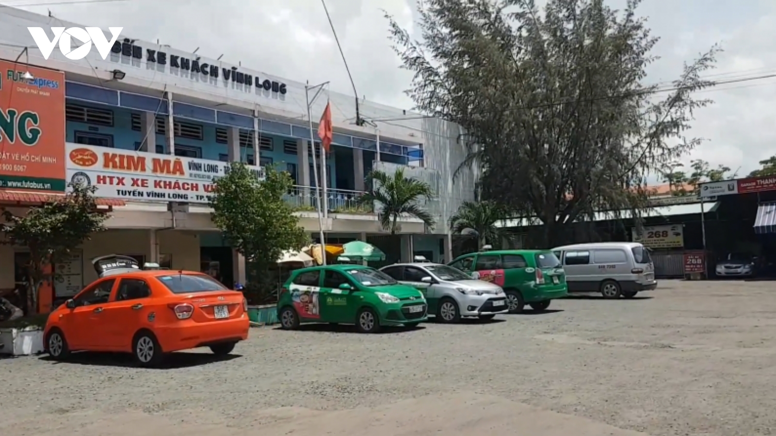 Bộ trưởng Giao thông: Xem xét tiếp tục giảm phí, lệ phí cho vận tải