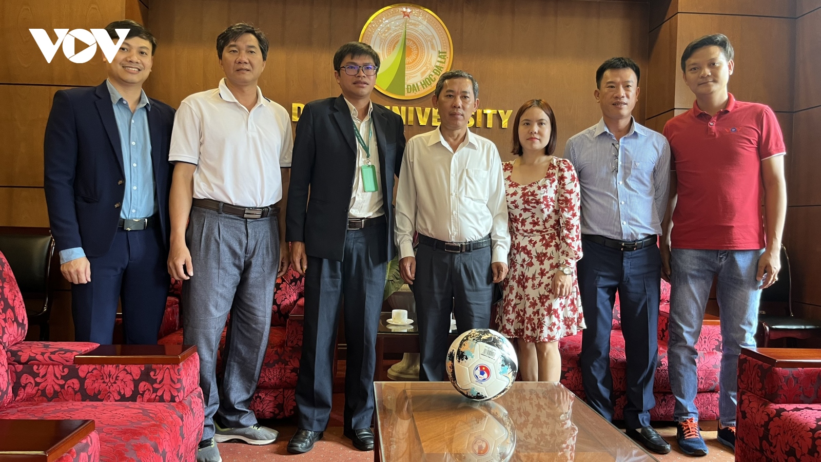 BTC giải Futsal HDBank VĐQG 2022 giao lưu với trường Đại Học Đà Lạt