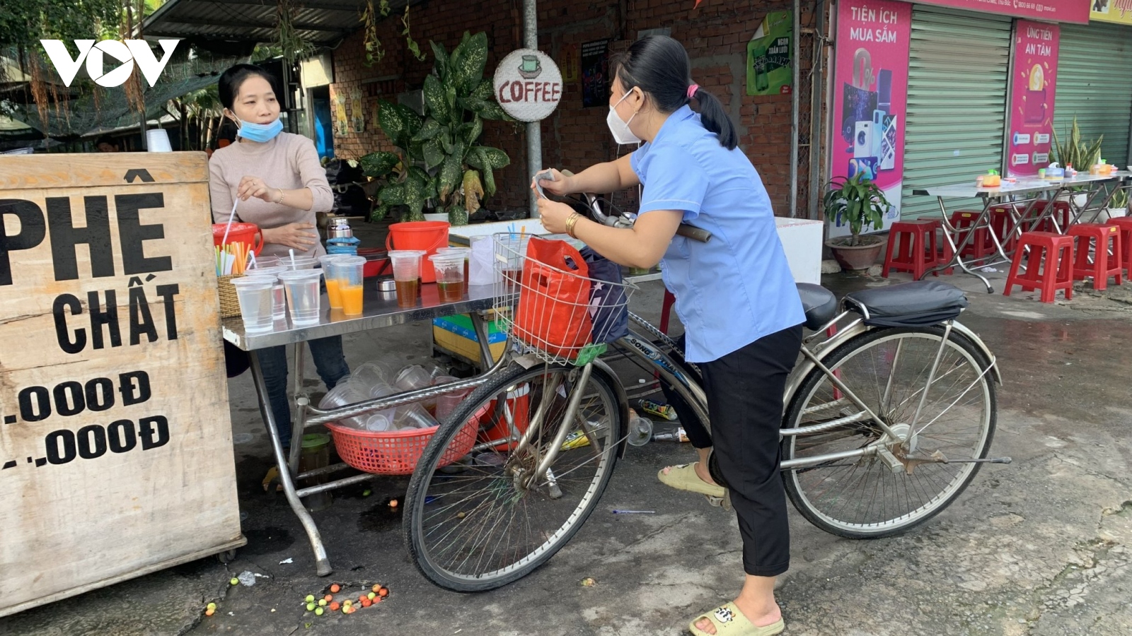 Gần 50% công nhân phải vay tiền để sinh hoạt, khám chữa bệnh