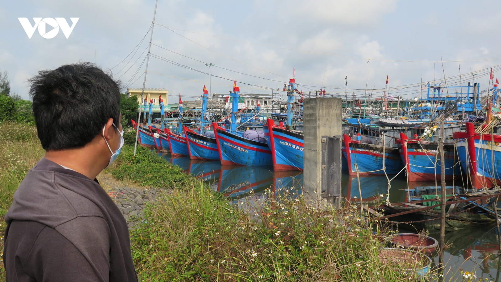 Giá xăng dầu liên tục tăng, ngư dân miền Trung chồng chất khó khăn