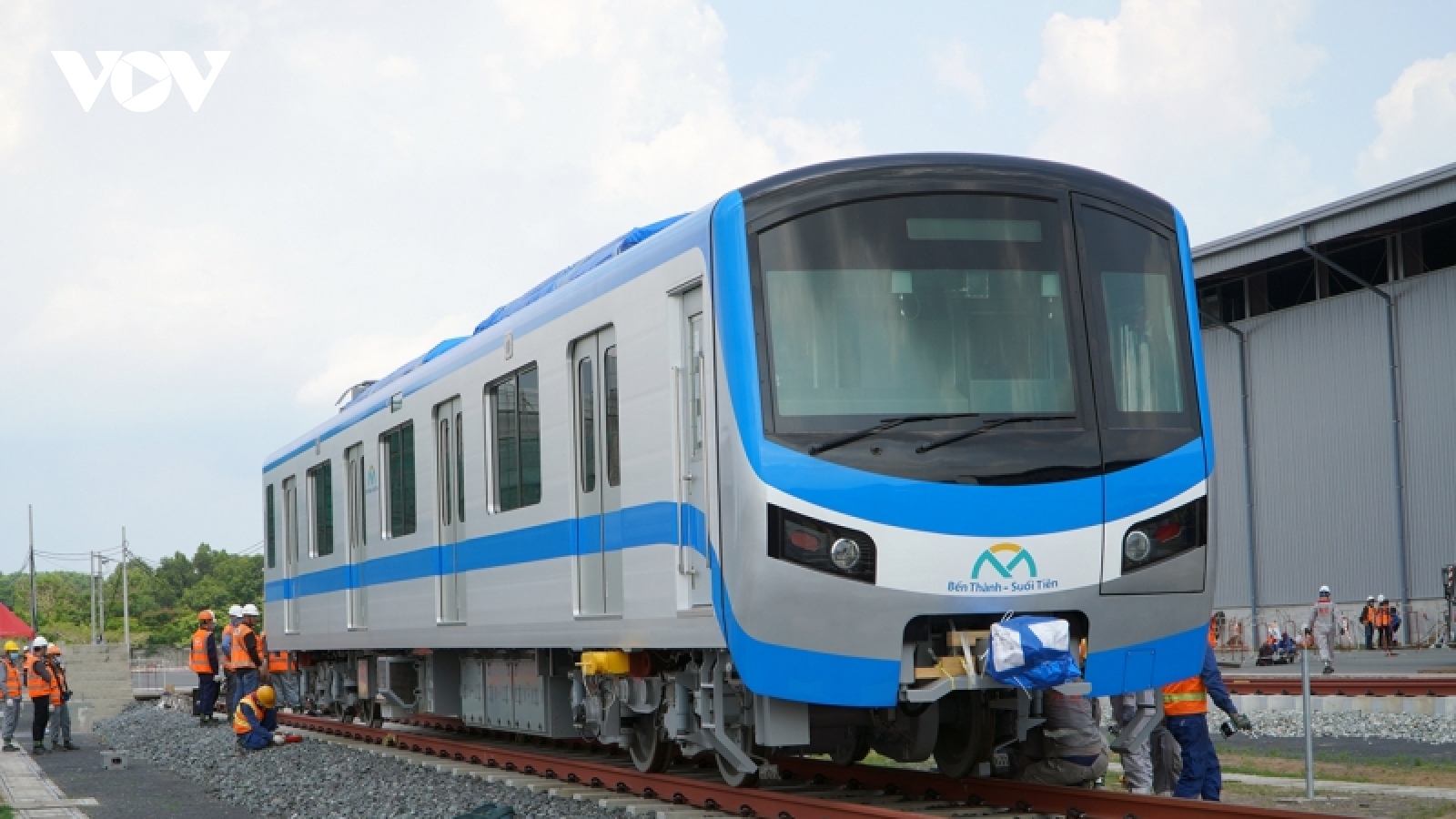 Sau vụ tàu metro bị xịt sơn, Metro 1 lại mất vật tư