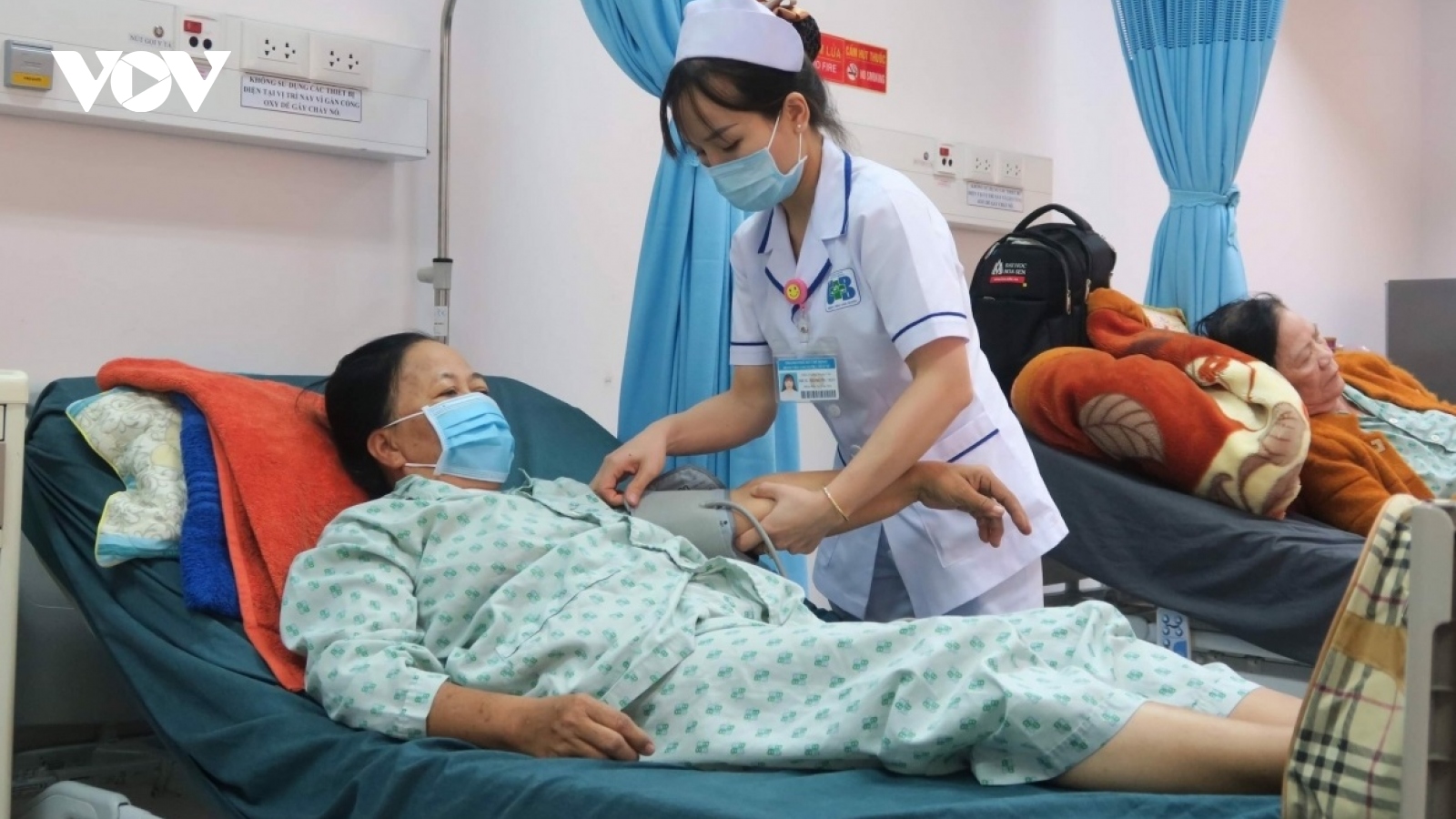 Xử lý vướng mắc với người lao động mắc COVID-19 nghỉ việc hưởng bảo hiểm xã hội