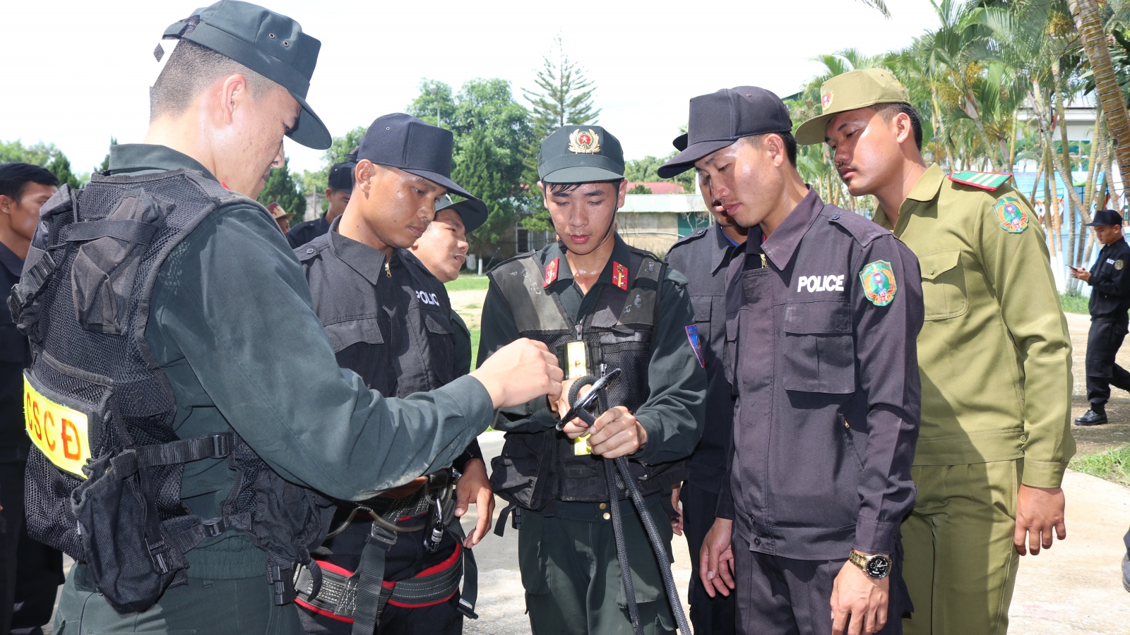 Công an Điện Biên và công an các tỉnh Bắc Lào: Giúp bạn là tự giúp mình