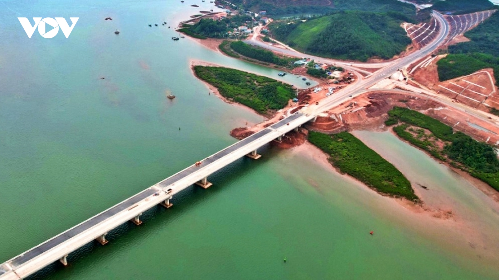 Thủ tướng yêu cầu lựa chọn nhà thầu có năng lực cho các dự án đường bộ cao tốc