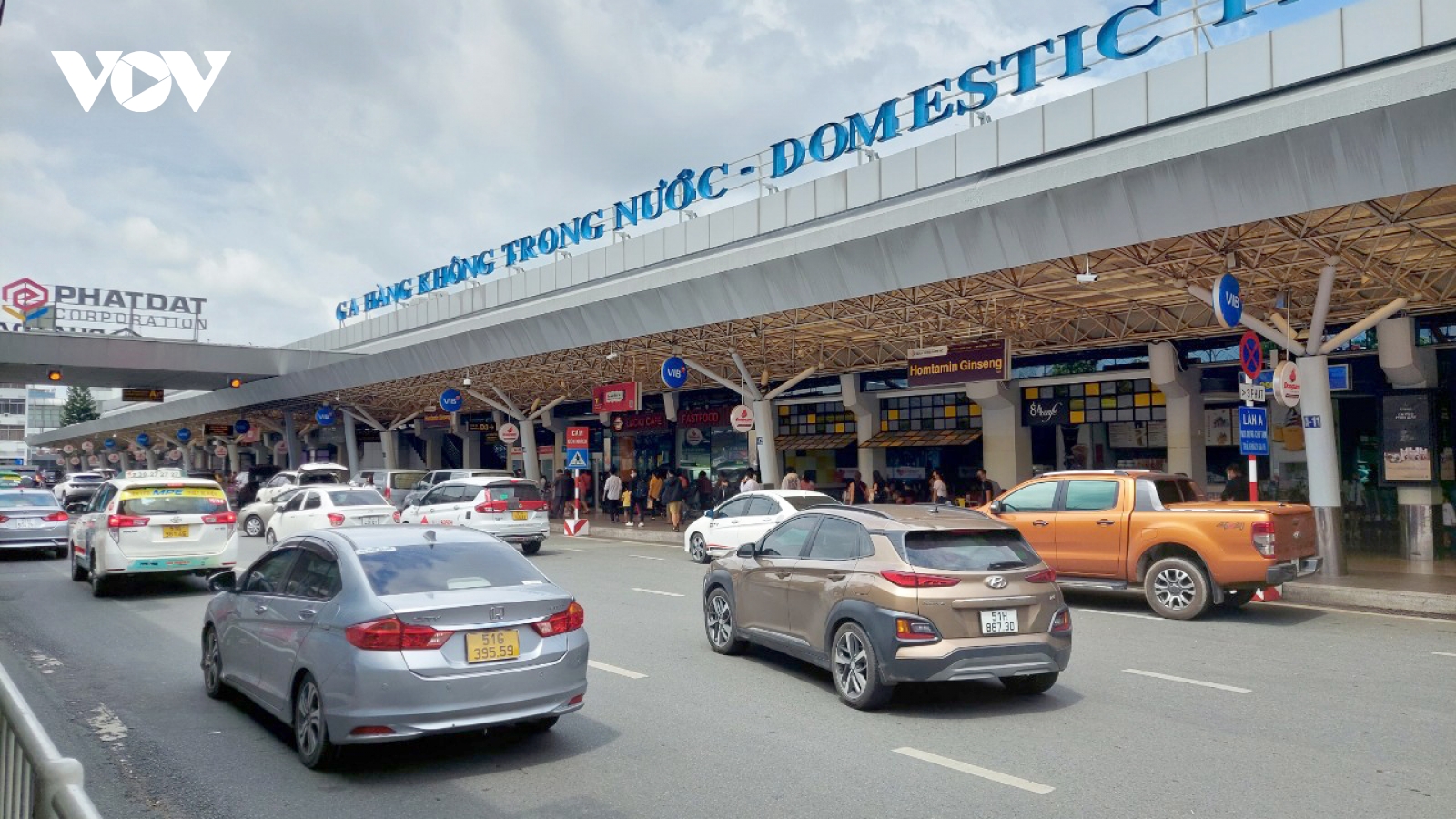 Có nên mở tuyến xe buýt riêng vào sân bay?