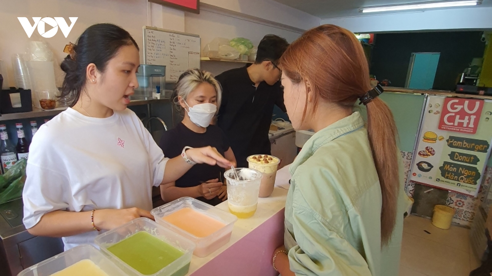 Thấy gì từ cuộc khẩu chiến giữa các reviewer và chủ quán ăn?