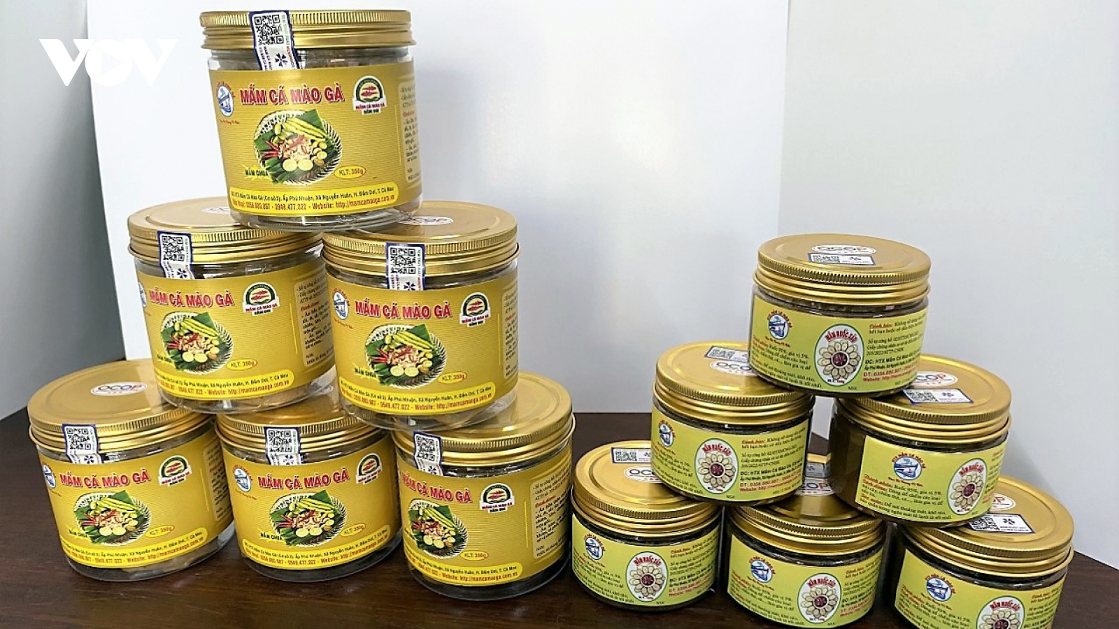 Chàng trai 9X cùng người dân Cà Mau làm mắm cá mào gà khởi nghiệp