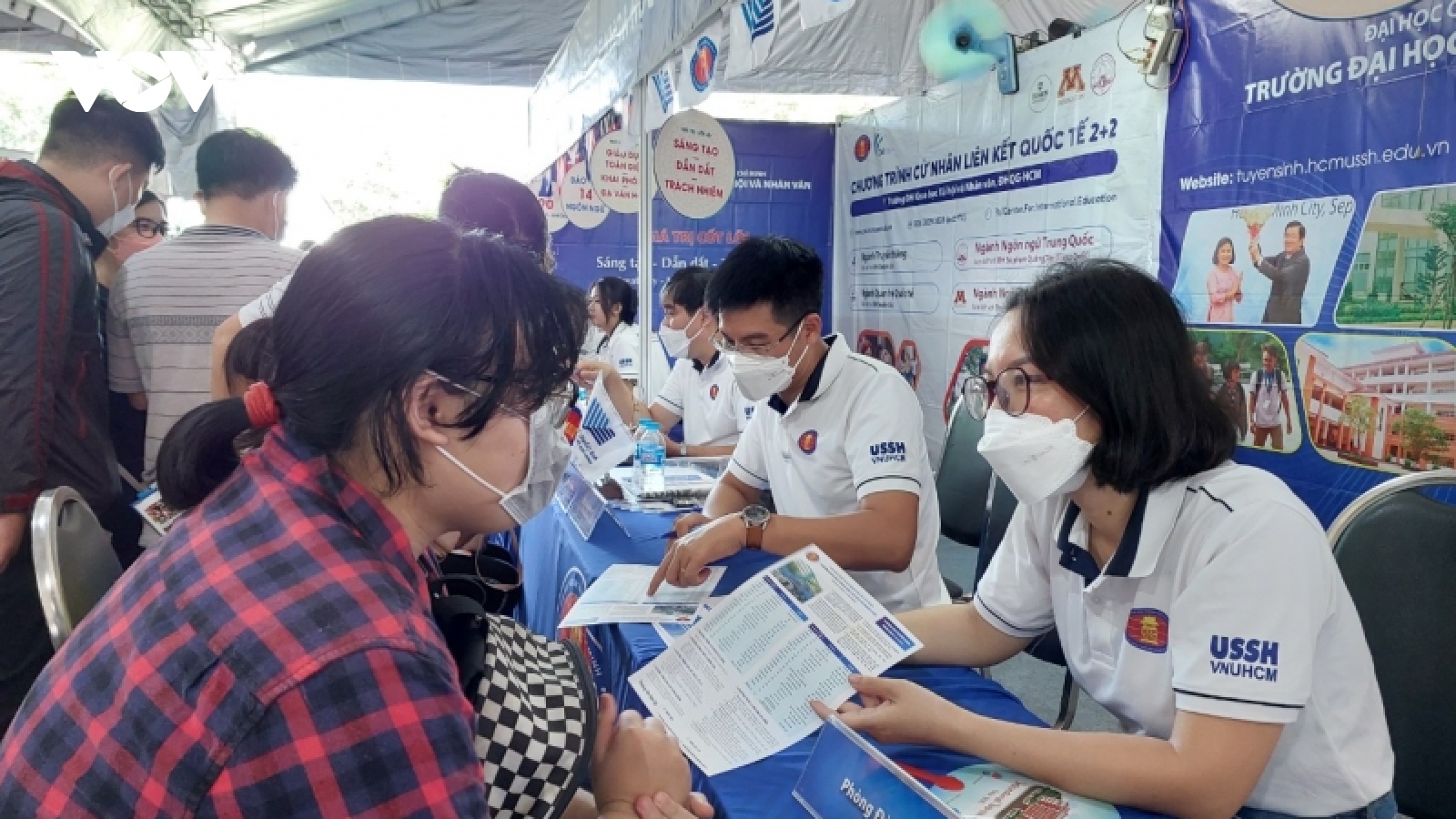 Điểm chuẩn có trường ĐH tại TP.HCM giảm đến 11 điểm so năm trước