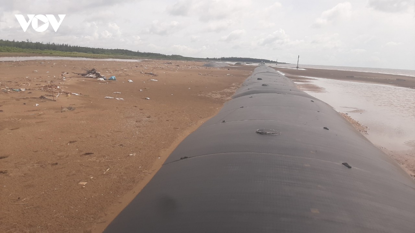 Bến Tre: Kè mềm giảm sóng, gây bồi bảo vệ bờ biển chi phí thấp, hiệu quả cao