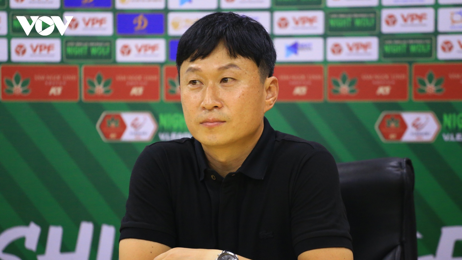 HLV Hà Nội FC nói điều bất ngờ về thẻ đỏ của Duy Mạnh trong trận thua Bình Định