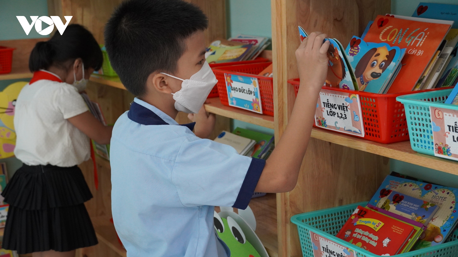 TP.HCM trao tặng hơn 50.000 đầu sách cho thư viện nhiều trường tiểu học