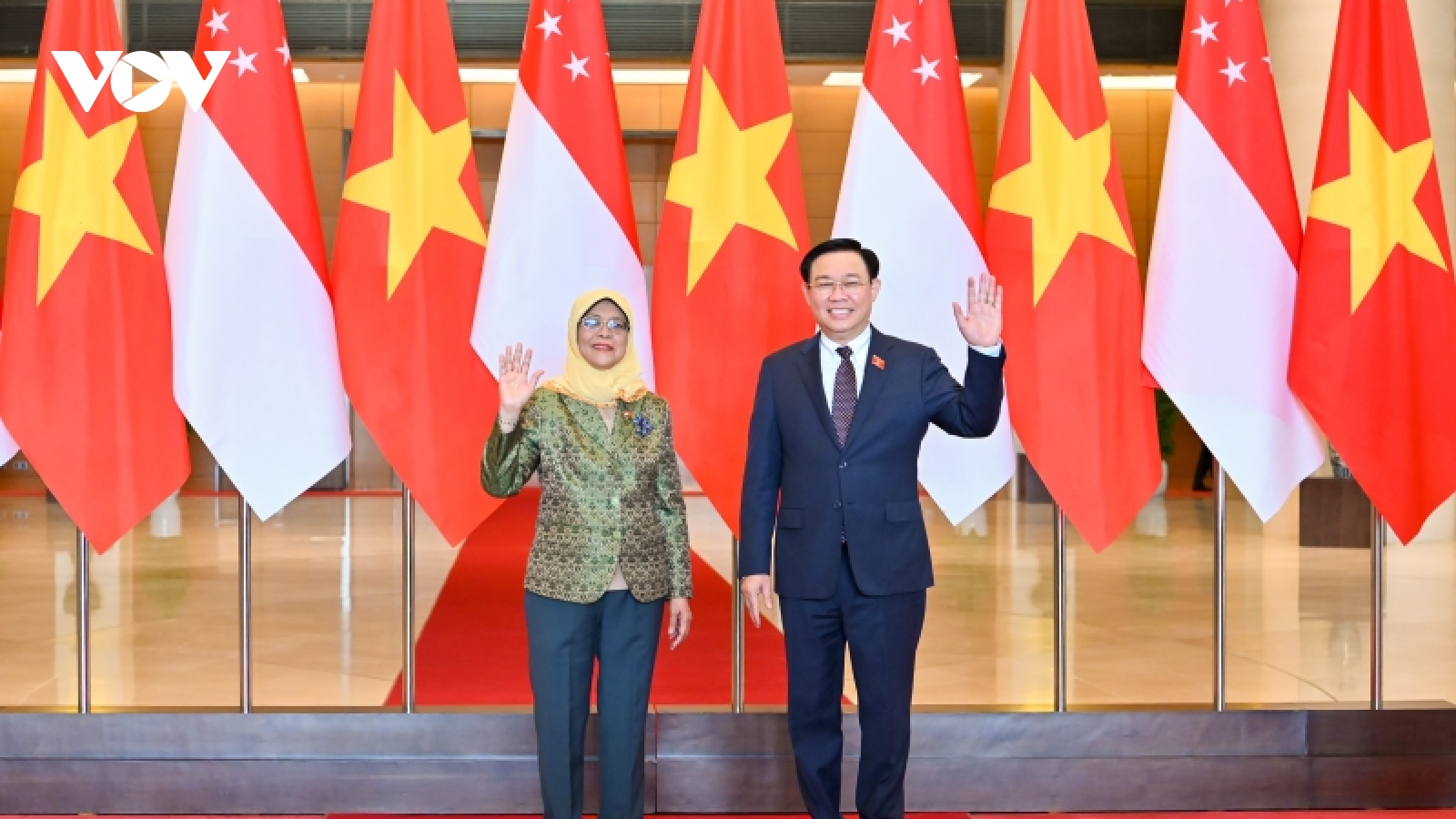 Chủ tịch Quốc hội Vương Đình Huệ hội kiến Tổng thống Singapore Halimah Yacob