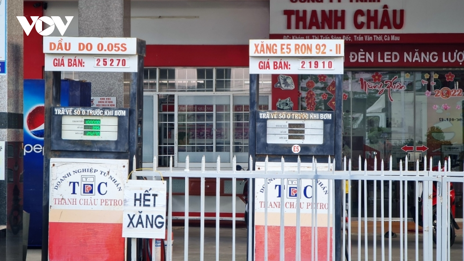 Cây xăng “nghỉ 2 ngày bán 2 tiếng”, đời sống dân xứ biển đảo lộn