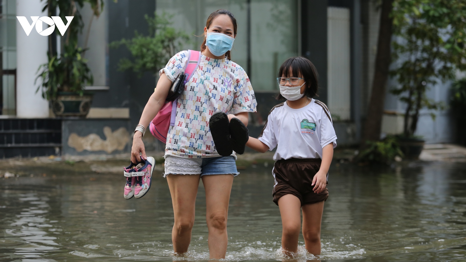 Khu dân cư tại TP.HCM ngập sâu do triều cường