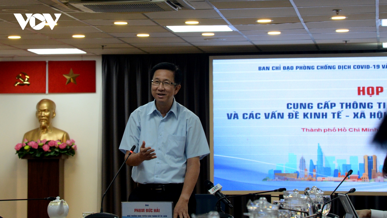 Lấy danh sách nhân viên y tế chưa cho con tiêm vaccine là "trao đổi nghiệp vụ"