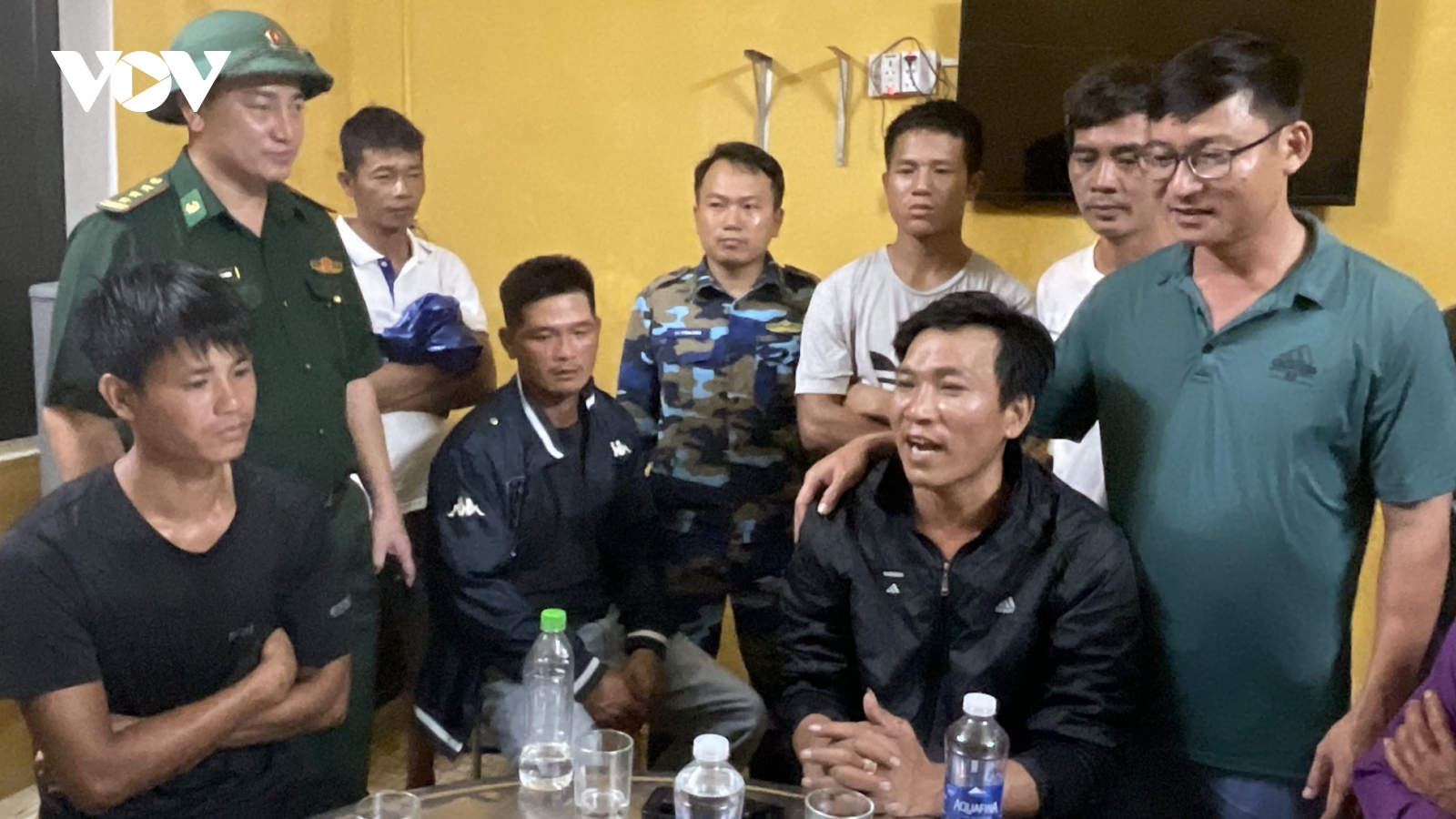 Cứu sống 9 ngư dân bị chìm tàu trên biển