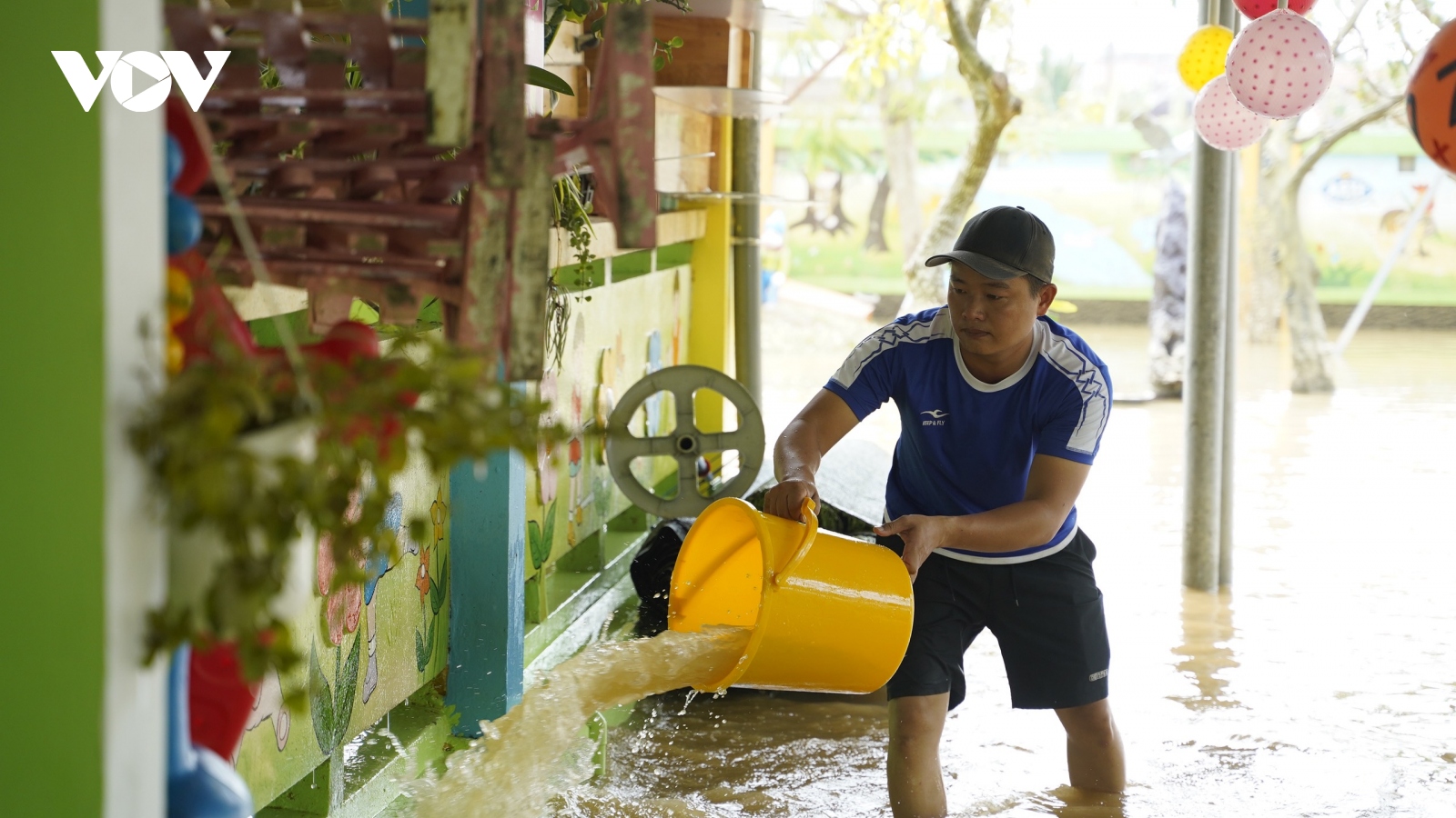 Nhiều trường tại Thừa Thiên Huế chưa thể đón học sinh trở lại sau mưa lũ