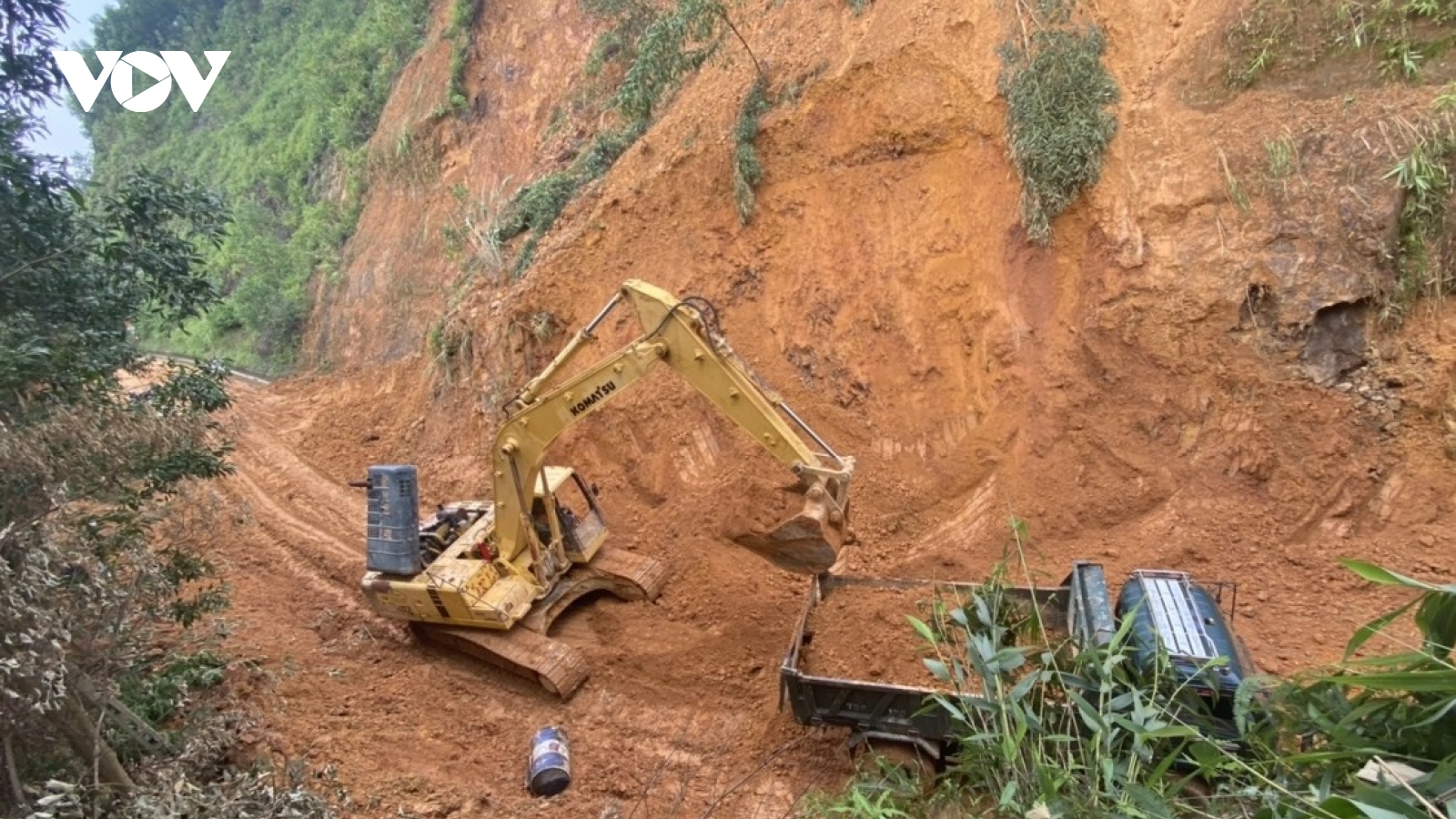 Đóng đường để tiếp tục khắc phục sạt lở Quốc lộ 49A đoạn qua Thừa Thiên Huế