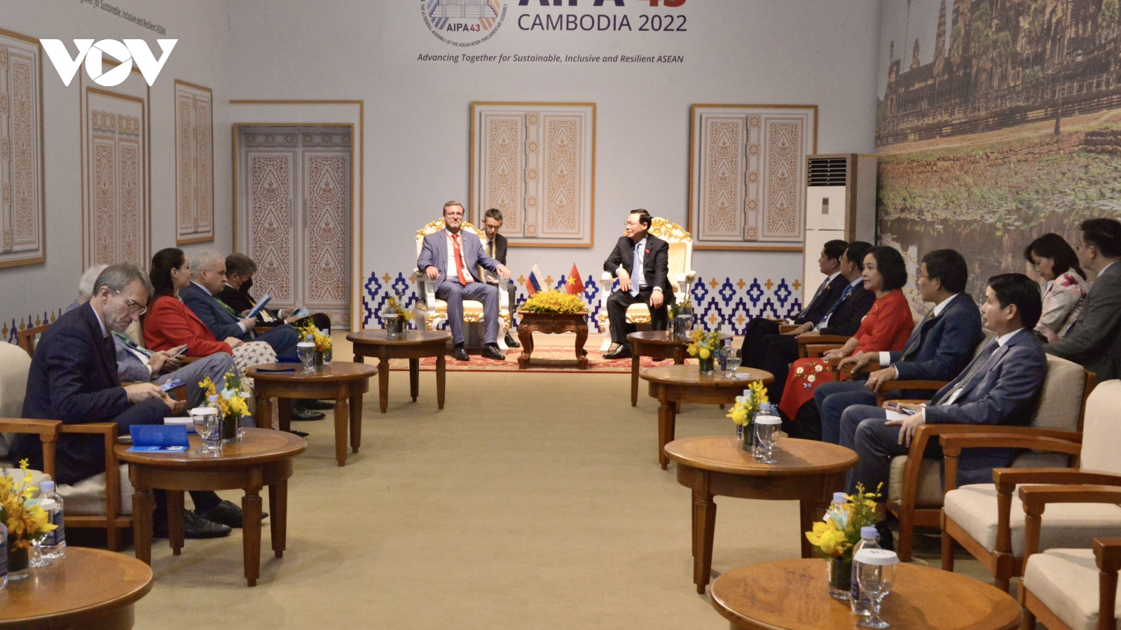 Chủ tịch Quốc hội Vương Đình Huệ gặp Phó Chủ tịch Hội đồng Liên bang Nga