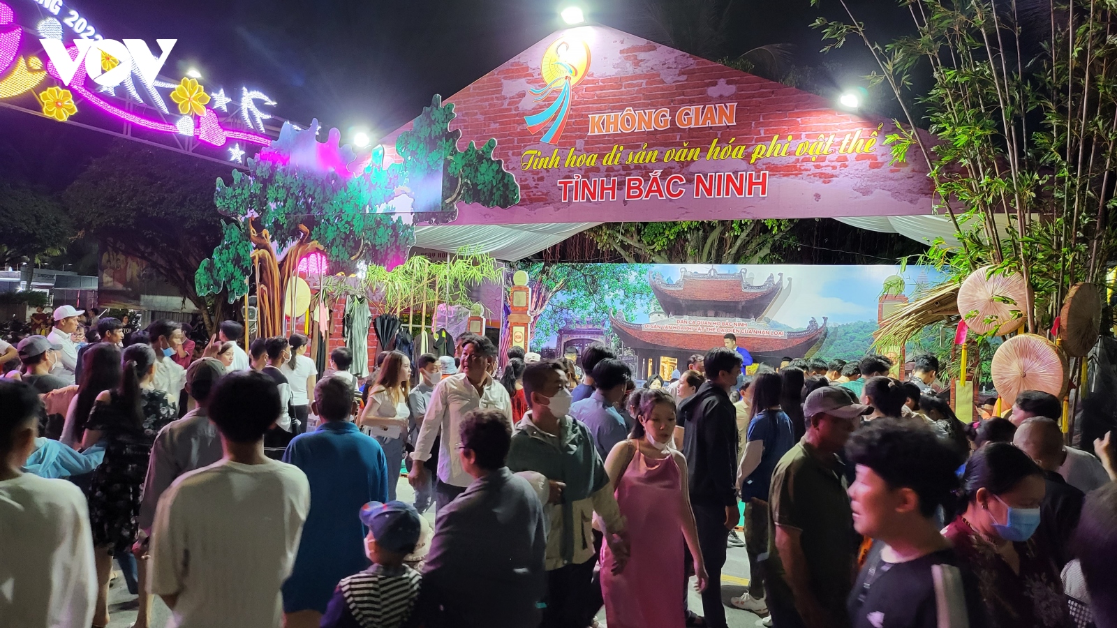 Đông đảo du khách đến Ngày hội Văn hóa - Du lịch Bạc Liêu và Lễ hội Dạ cổ hoài lang