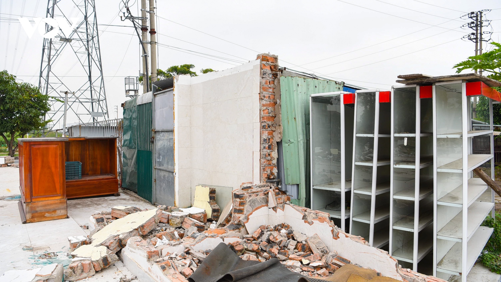 "Xóa sổ" loạt công trình xây dựng trái phép, vi phạm hành lang an toàn điện ở Bắc Ninh