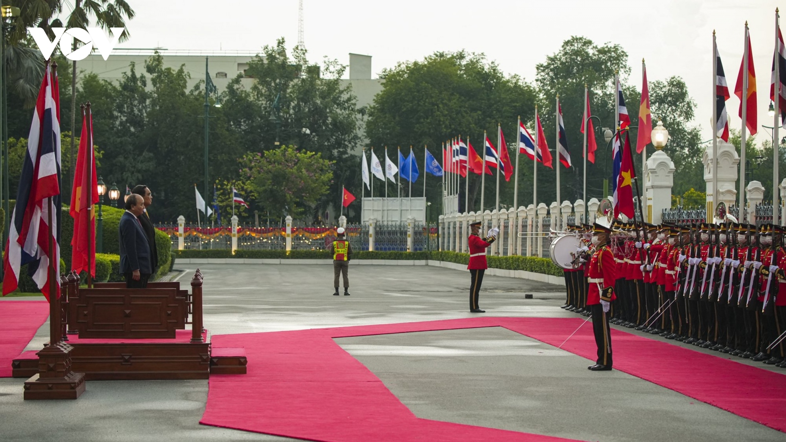 Thủ tướng Thái Lan chủ trì lễ đón trọng thể Chủ tịch nước Nguyễn Xuân Phúc